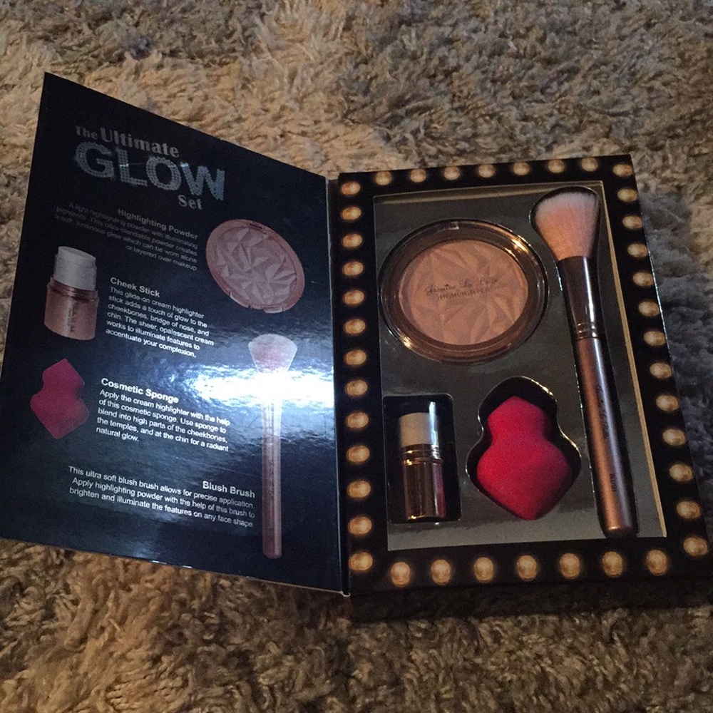 Makeup - Picture 2 of 3